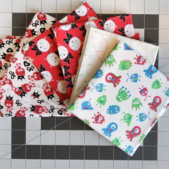 Cotton Quilting Craft Fabric Fat Quarter Bundle Pink Blue Cat Dog Food 35 FQ - Picture 3 of 8